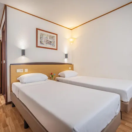 Campanile & Restaurant 3*