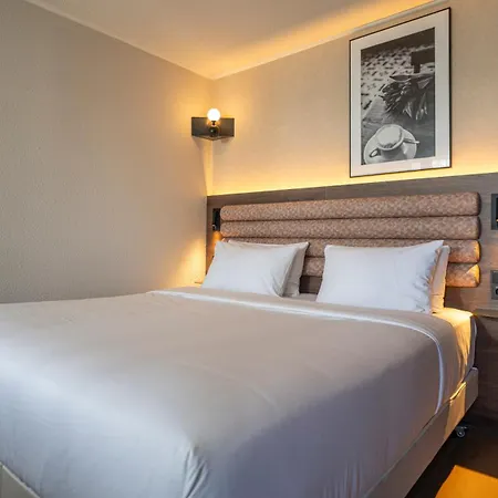 Campanile & Restaurant Hotell 3*