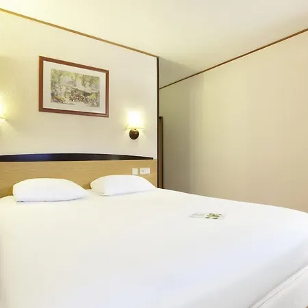 Campanile & Restaurant Hotell 3*