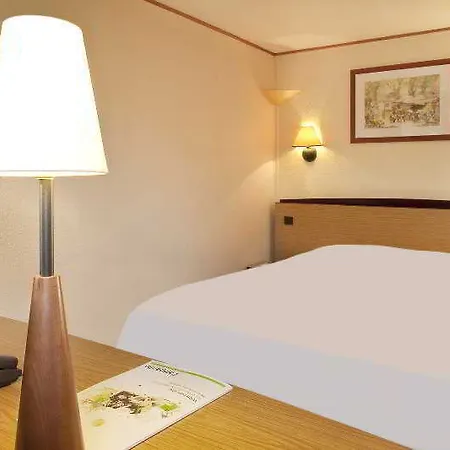 Campanile & Restaurant Hotell 3*