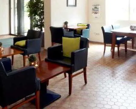 Campanile & Restaurant Hotell 3*