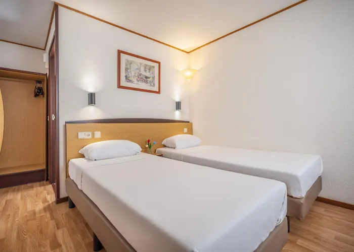 Campanile & Restaurant 3*